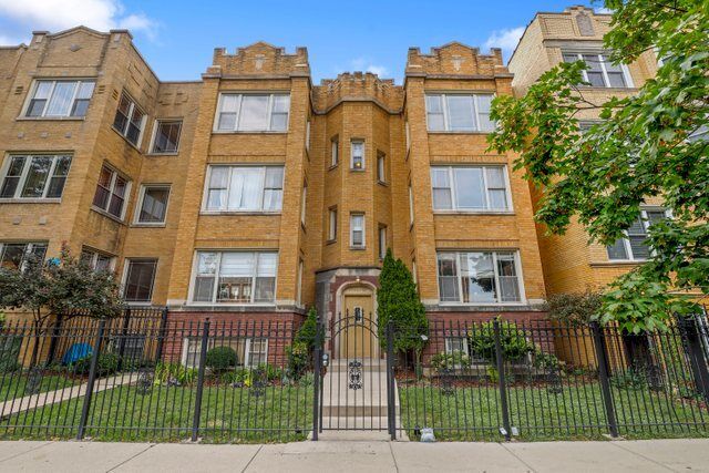Property Photo:  4948 N Spaulding Avenue 1  IL 60625 