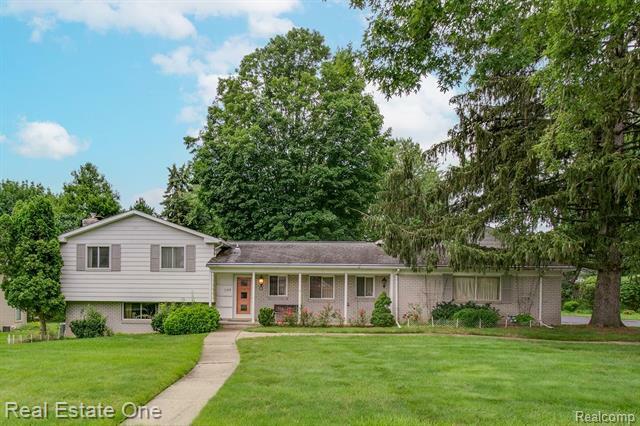 Property Photo: 794 Castlebar Drive MI 48309