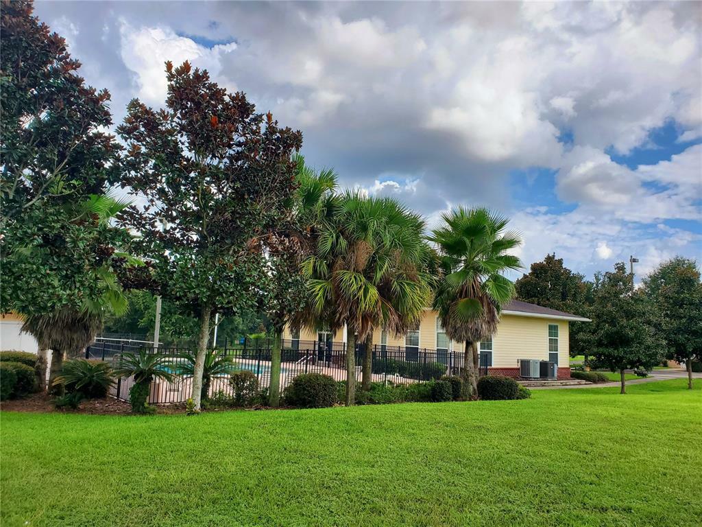 Property Photo:  1561 NW 29th Road 8  FL 32605 