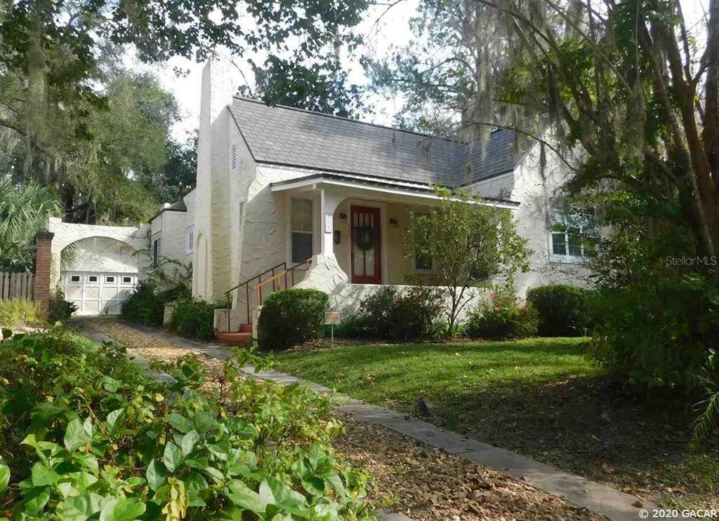 Property Photo:  525 NE Boulevard  FL 32601 