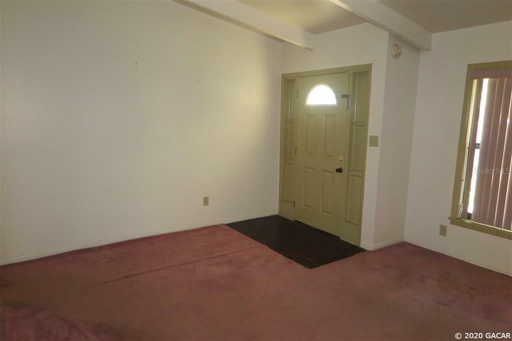 Property Photo:  1350 NE 31st Avenue  FL 32609 