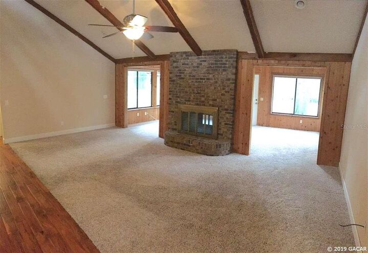 Property Photo: 10125 SW 37th Place FL 32608