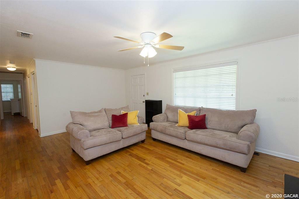 Property Photo:  210 NW 29th Street  FL 32607 