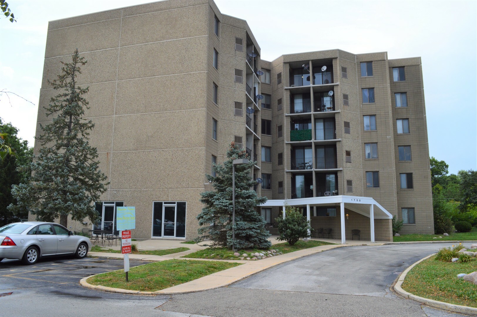 Property Photo:  1750 N Marywood Avenue 614  IL 60505 