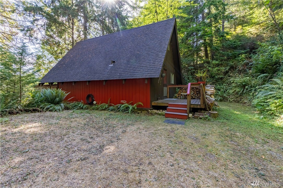 Property Photo:  181 N Paradlse Dr  WA 98555 