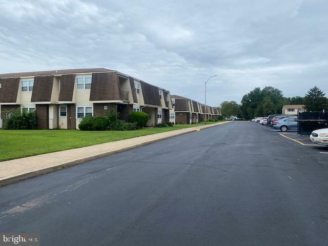 Property Photo:  15 Florence Tollgate Apts 1  NJ 08518 