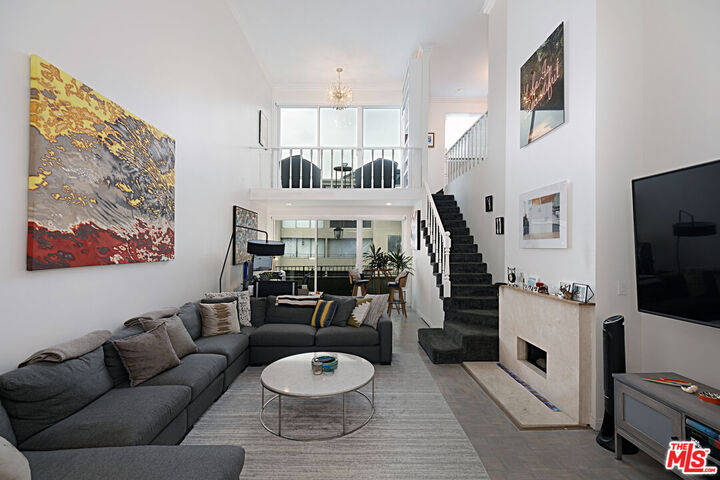 8455   Fountain Ave 620  West Hollywood CA 90069 photo