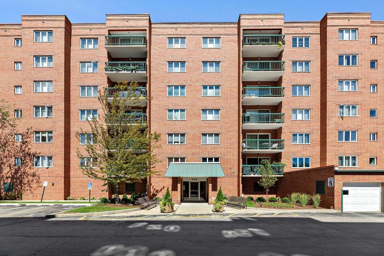Property Photo: 545 S River Road 604A IL 60016