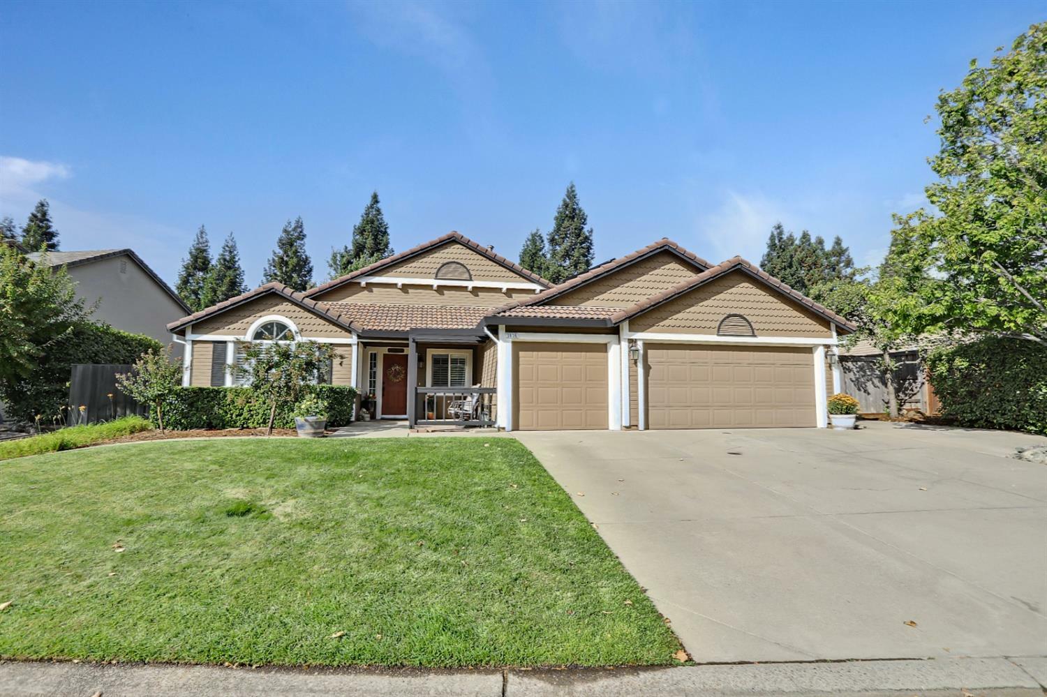 Property Photo: 3036 Birmingham Way CA 95762