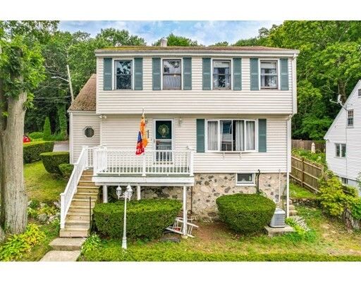 Property Photo:  4 Birch Ln  MA 02148 