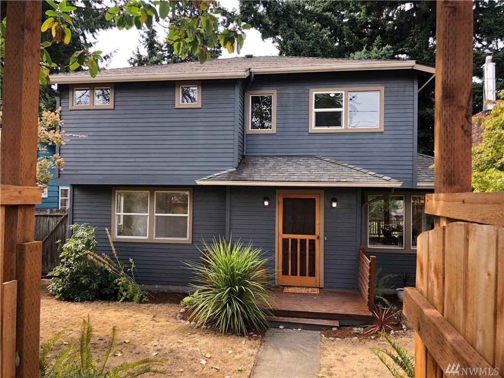 Property Photo: 11557 Palatine Ave N WA 98133