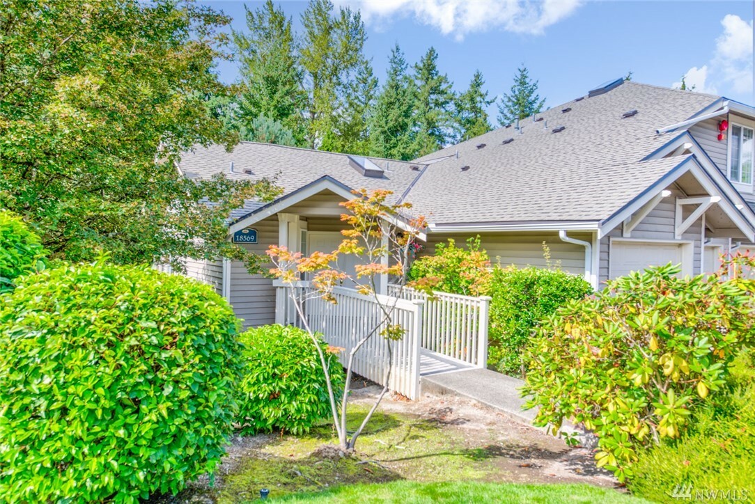 Property Photo:  18569 NE 57th St  WA 98052 