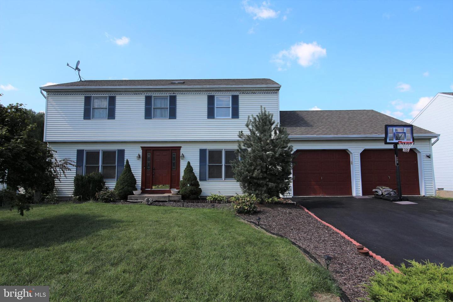Property Photo: 318 Cornerstone Drive PA 19510