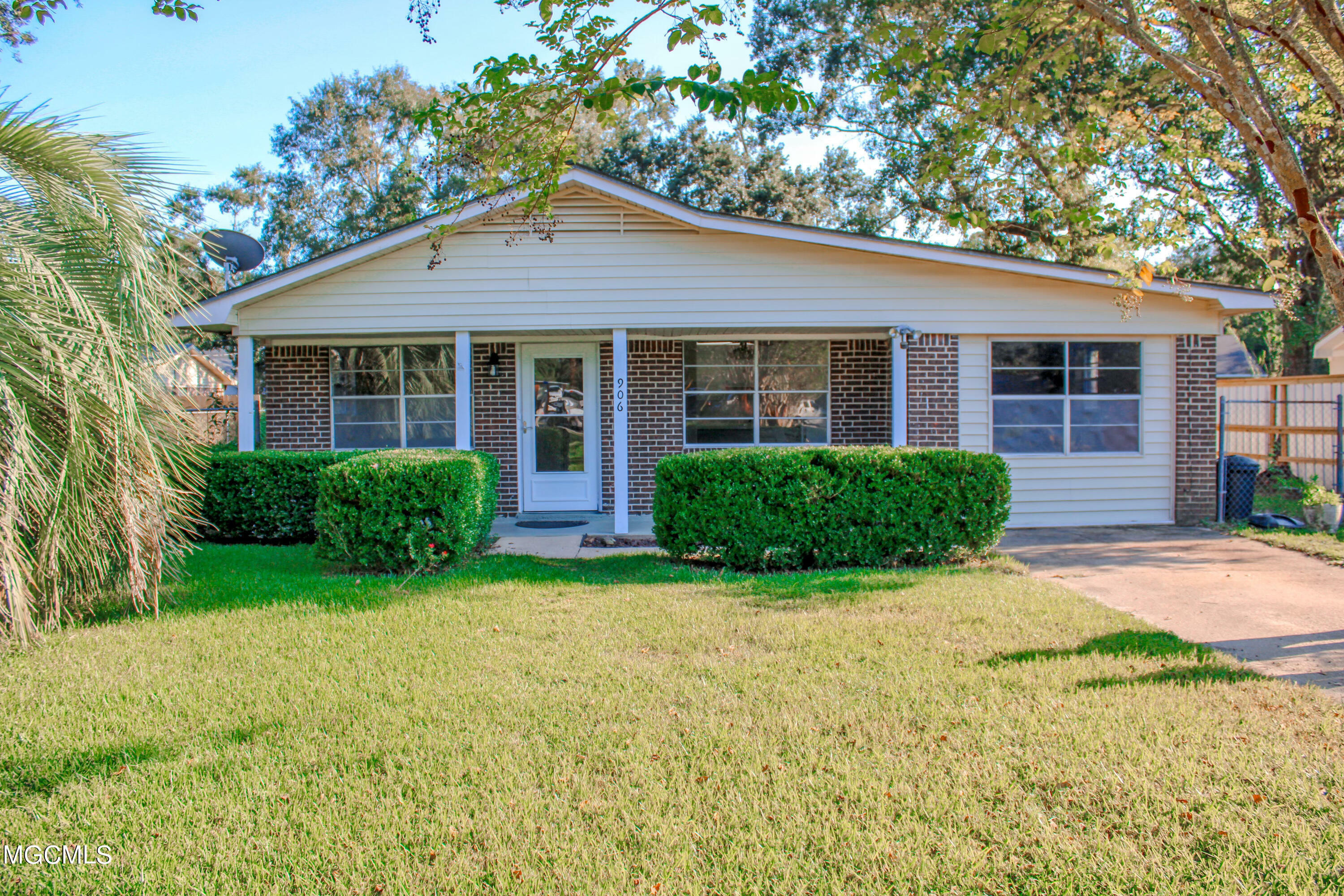 Property Photo:  906 Spanish Acres Drive  MS 39520 