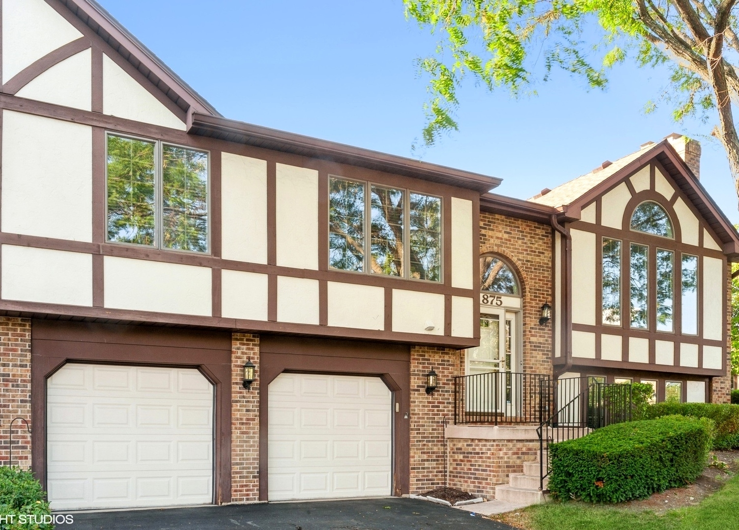 Property Photo: 875 S Dwyer Avenue IL 60005
