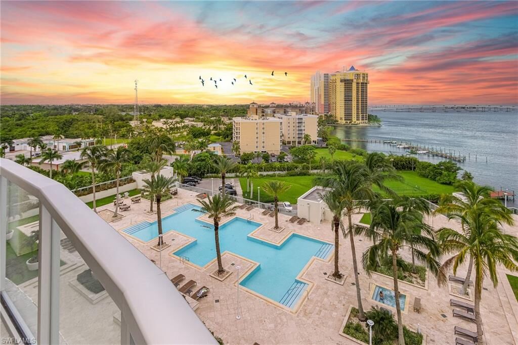 Property Photo: 3000 Oasis Grand Boulevard 1007 FL 33916