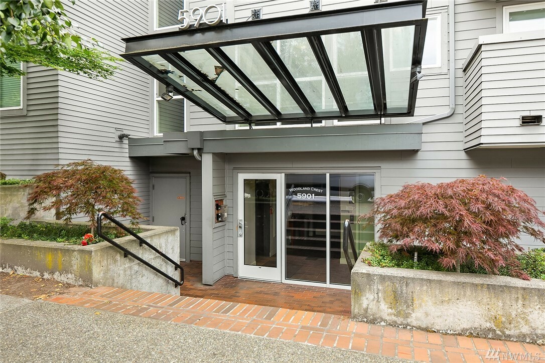 Property Photo:  5901 Phinney Ave N 303  WA 98103 