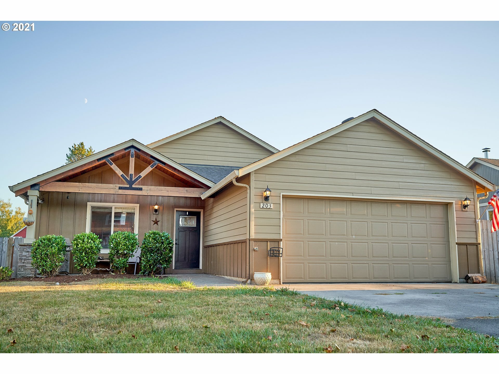 Property Photo: 203 E Yacolt Rd WA 98675