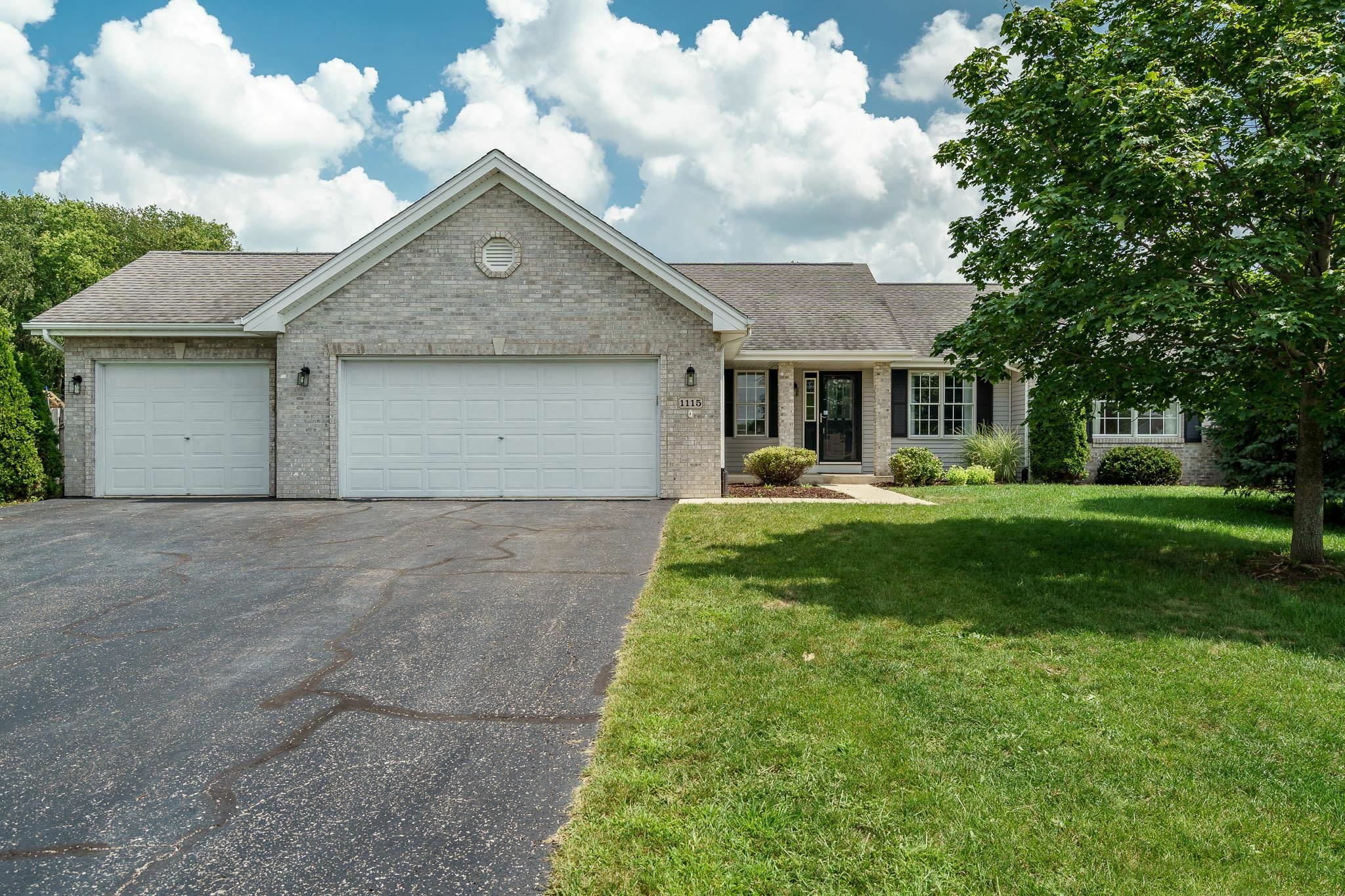 Property Photo:  1115 Old Hunter Run  IL 61010 