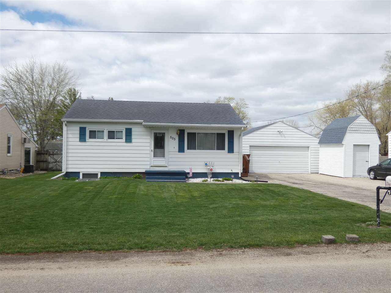 Property Photo:  505 2nd Street  IA 50702 