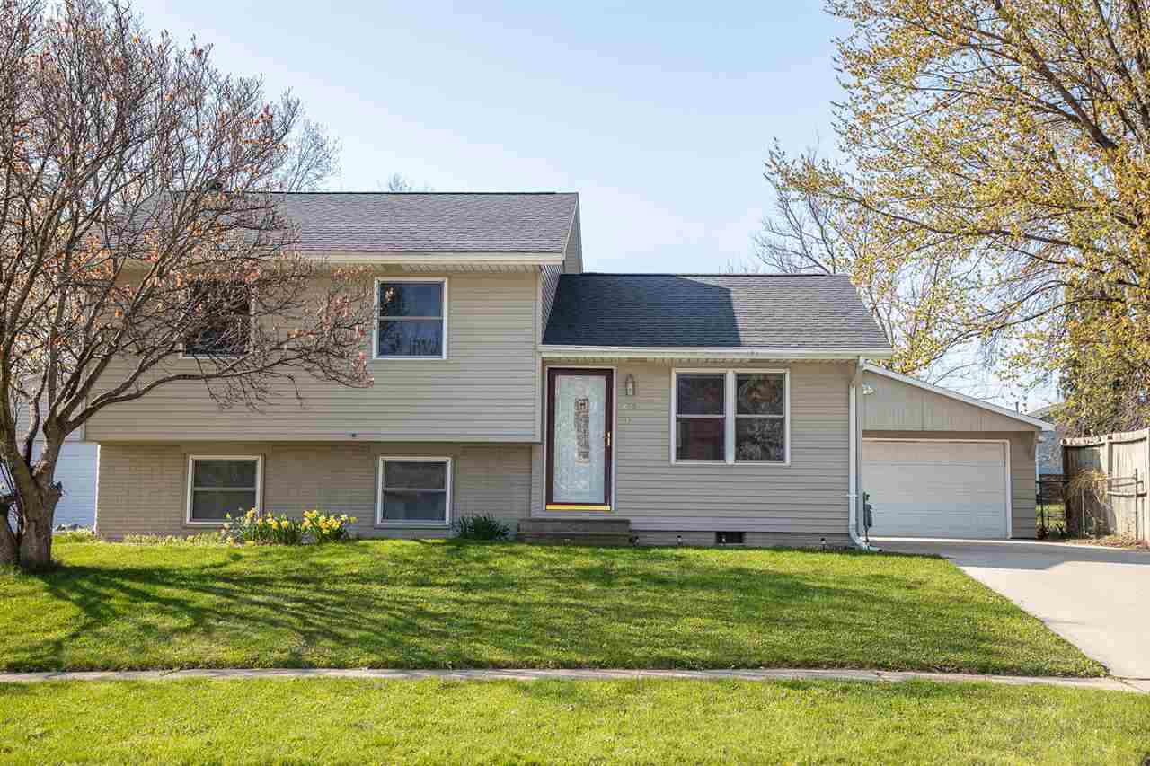 Property Photo:  729 Calumett Drive  IA 50613 