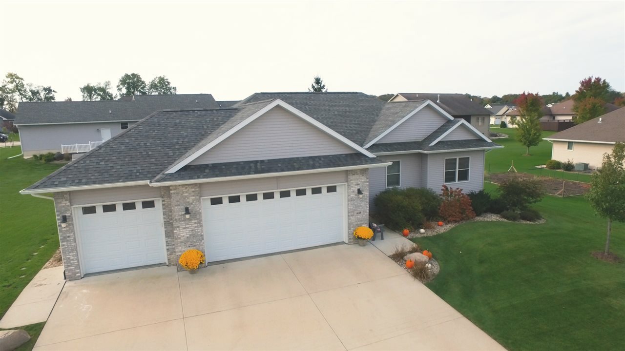 Property Photo:  610 Bel Air Drive  IA 50677 