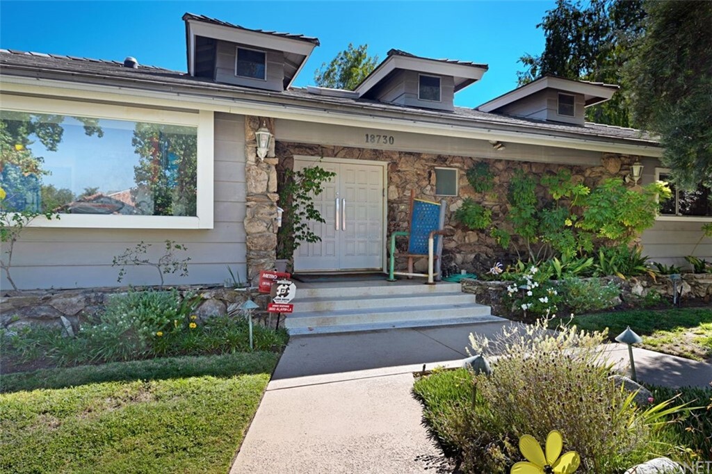 Property Photo:  18730 Canasta Street  CA 91356 