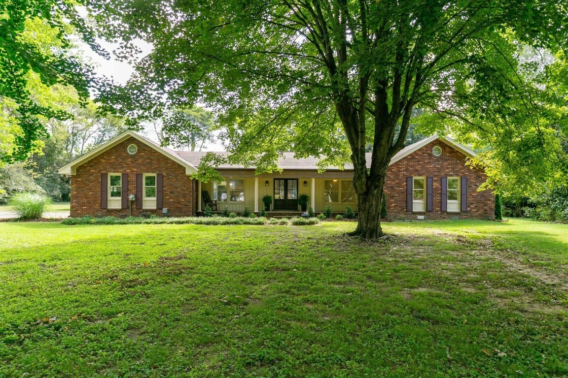 Property Photo:  301 Rosebrook Dr  TN 37066 