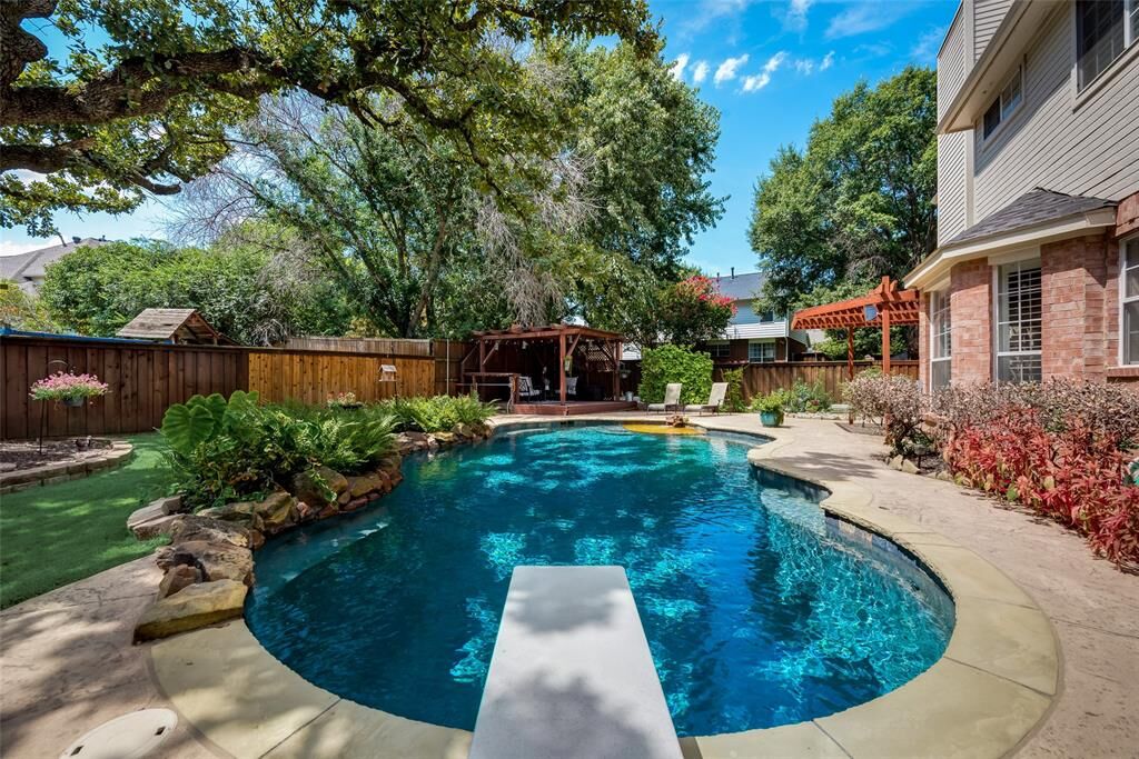 Property Photo: 1513 Chinaberry Drive TX 75028