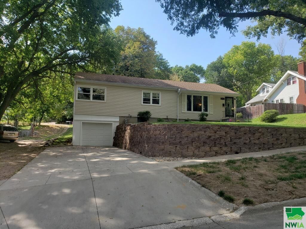 Property Photo: 1601 Helmer St IA 51104