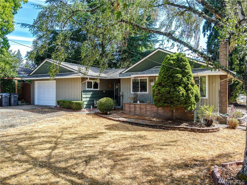 Property Photo:  406 Lebo Blvd  WA 98310 