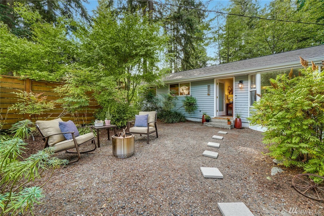 Property Photo:  20210 81st Ave W  WA 98026 