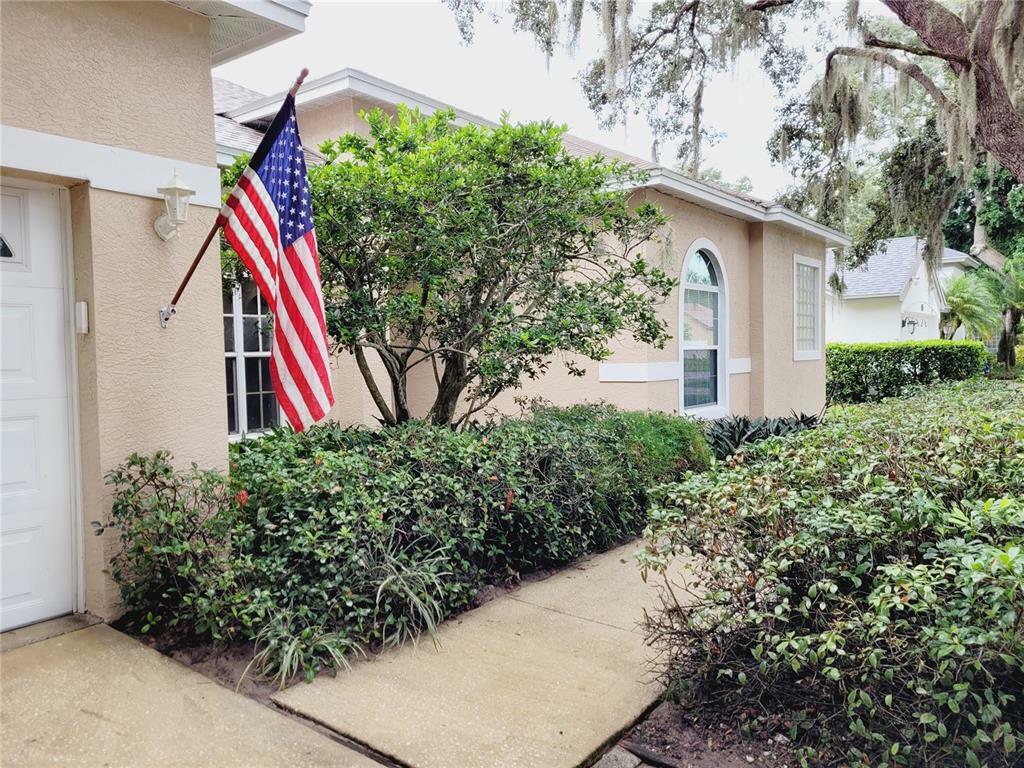 Property Photo:  711 Waterview Lane  FL 34689 