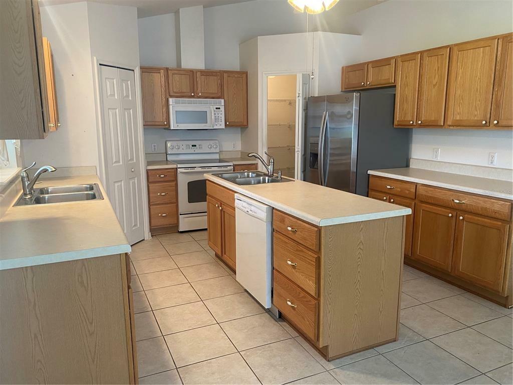 Property Photo:  4536 SE 30th Street  FL 34480 