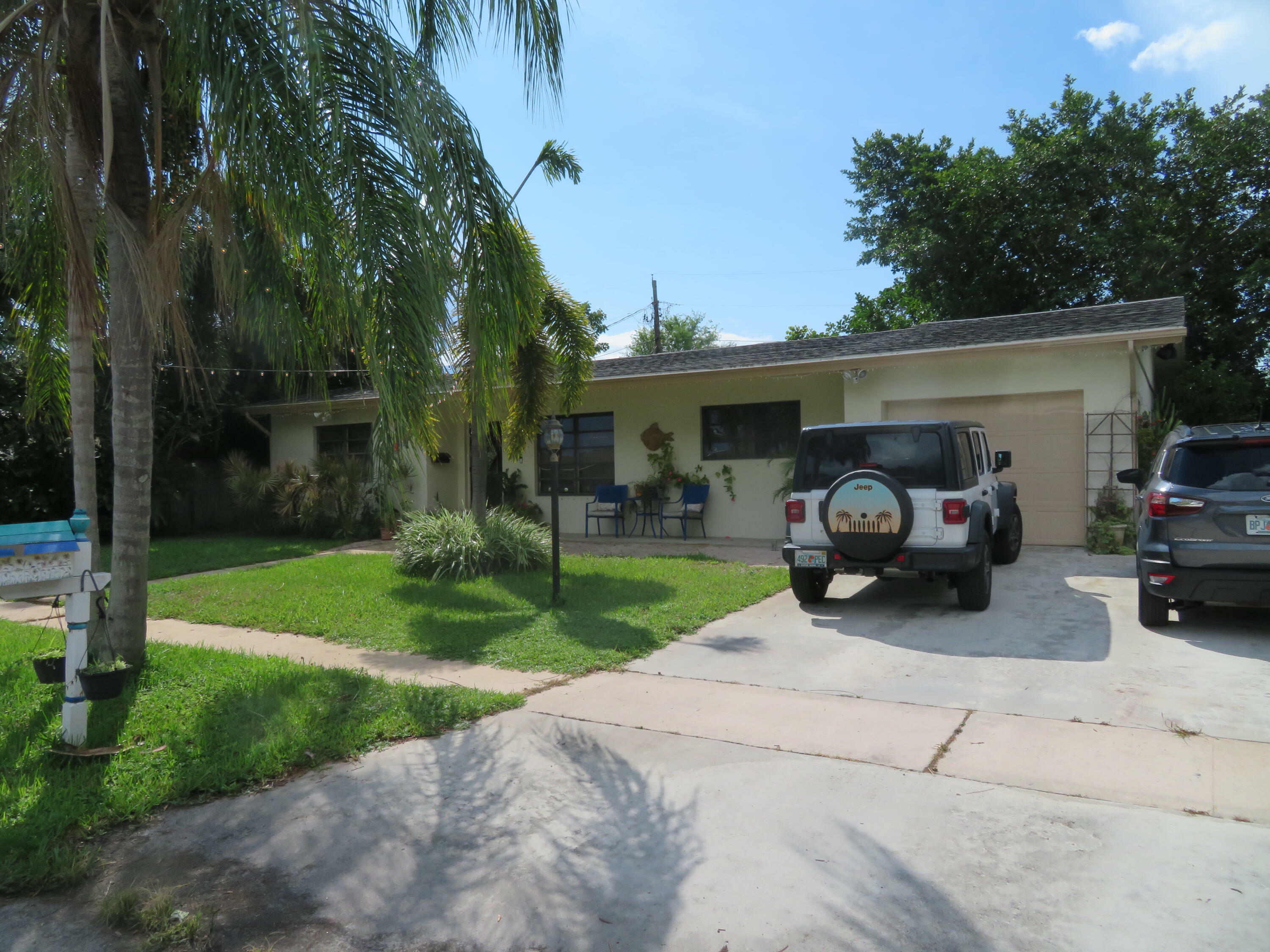 Property Photo: 1411 Shirley Court FL 33461