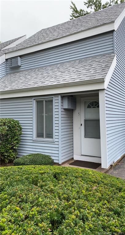 Property Photo: 5 Cinnamon Springs 5 CT 06074