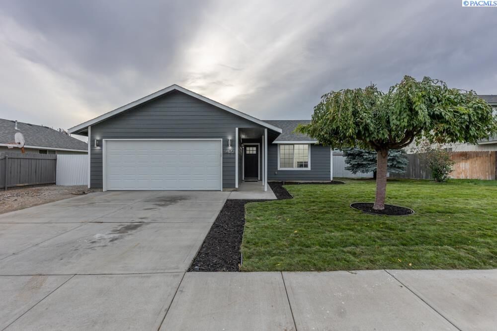 Property Photo:  5420 Montague Ln  WA 99301 