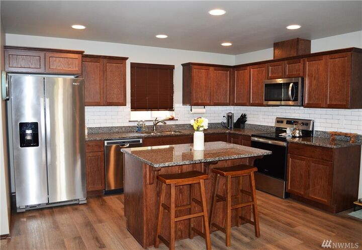 Property Photo: 456 S Kansas Lp WA 98802