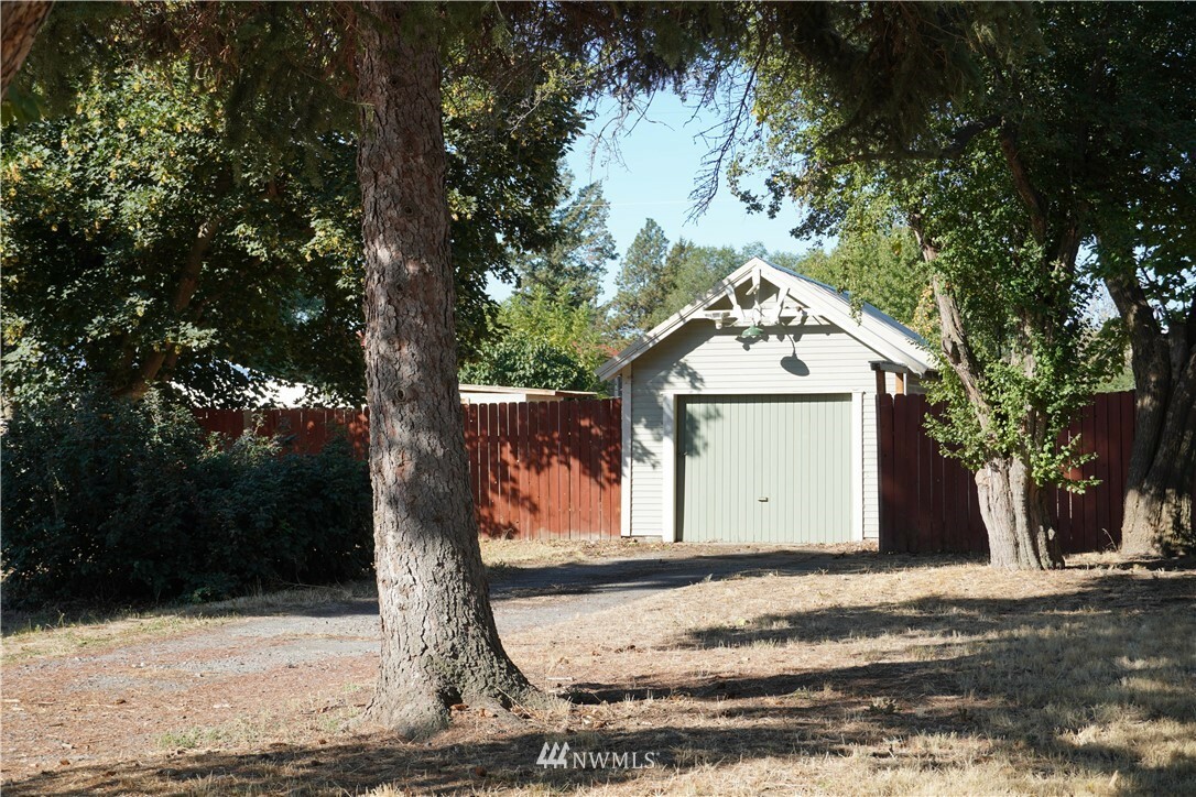Property Photo: 111 N F Street WA 99348