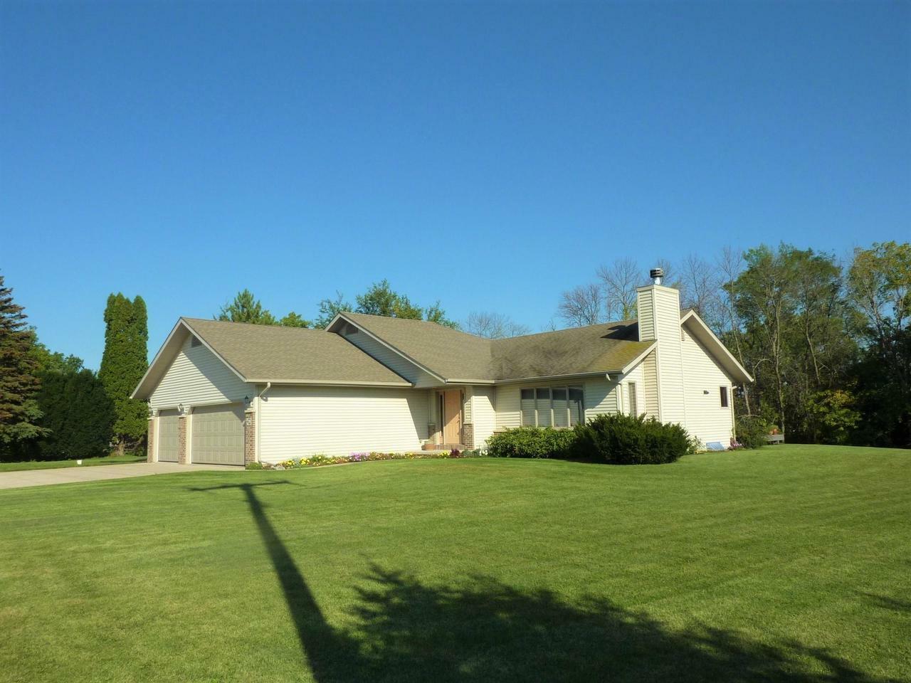 Property Photo:  318 Weed St  WI 53933 