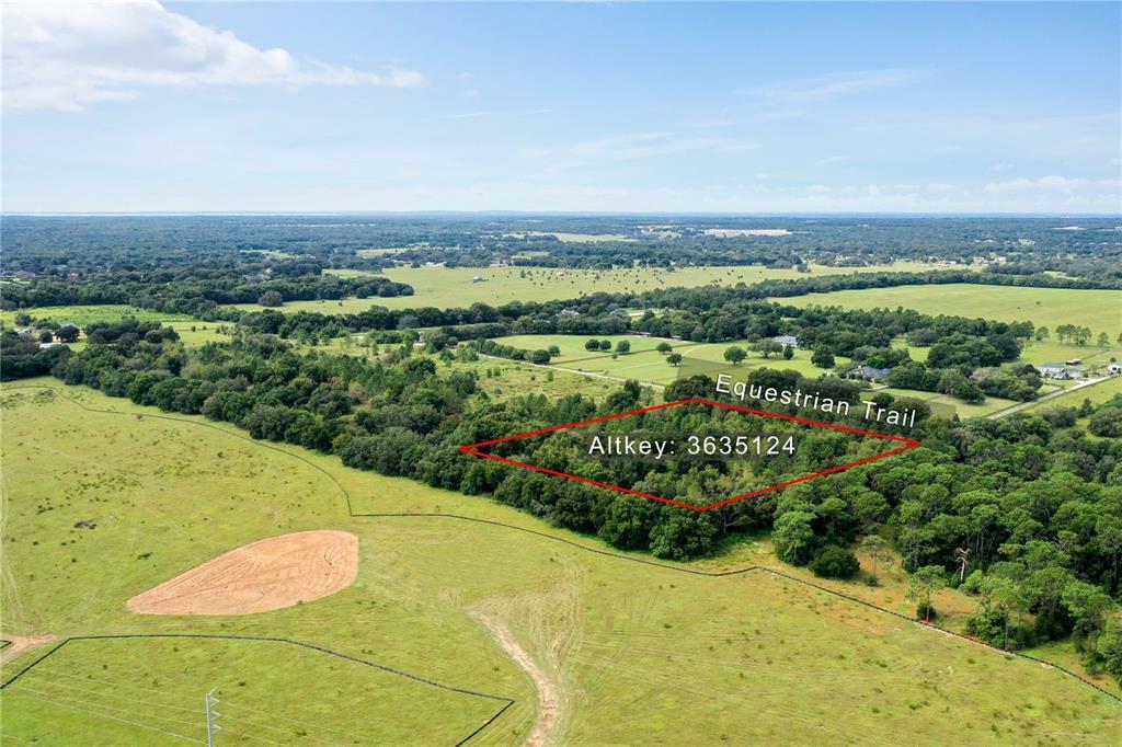 Property Photo:  Equestrian Trail  FL 32776 