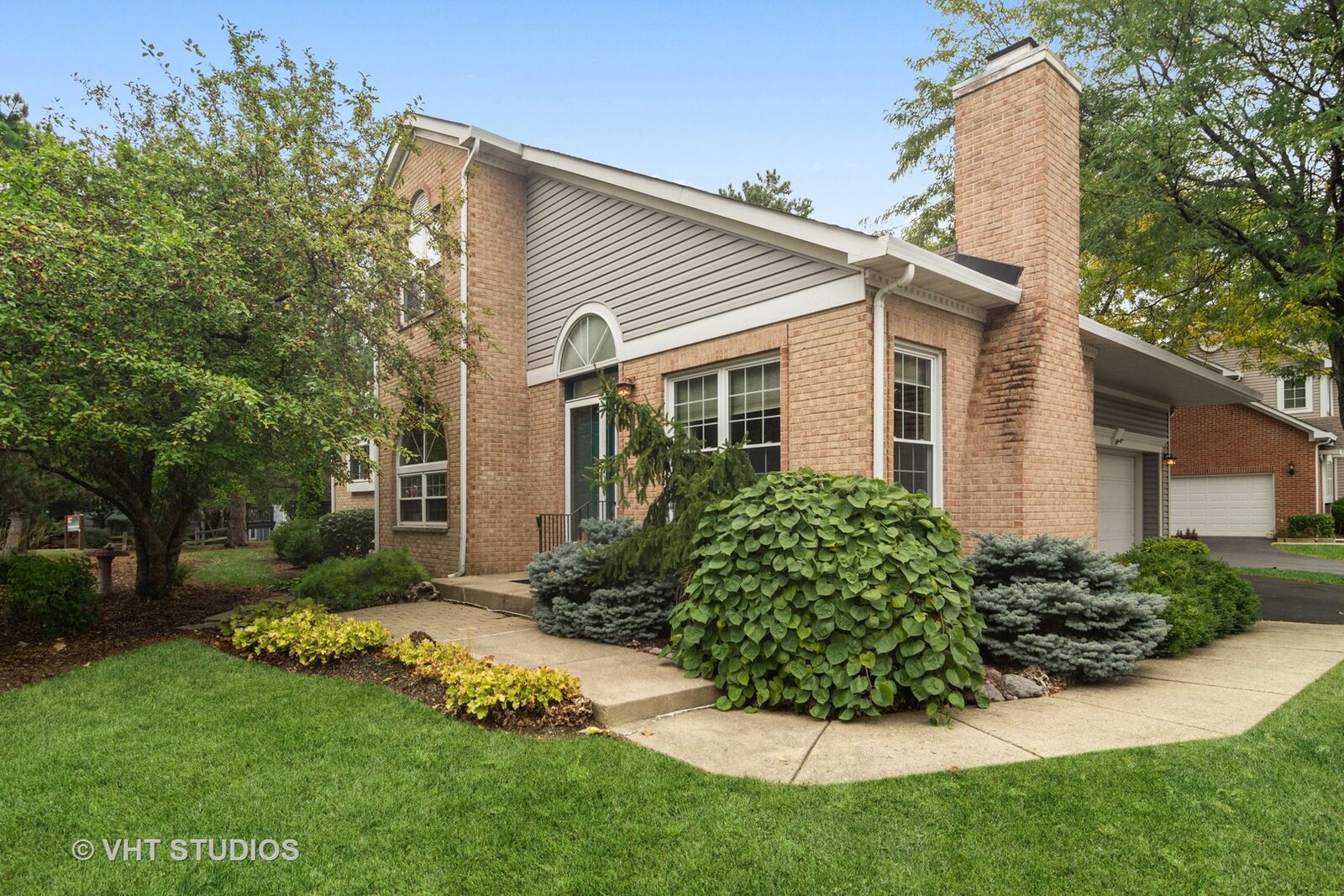 Property Photo:  458 W Parkside Drive  IL 60067 