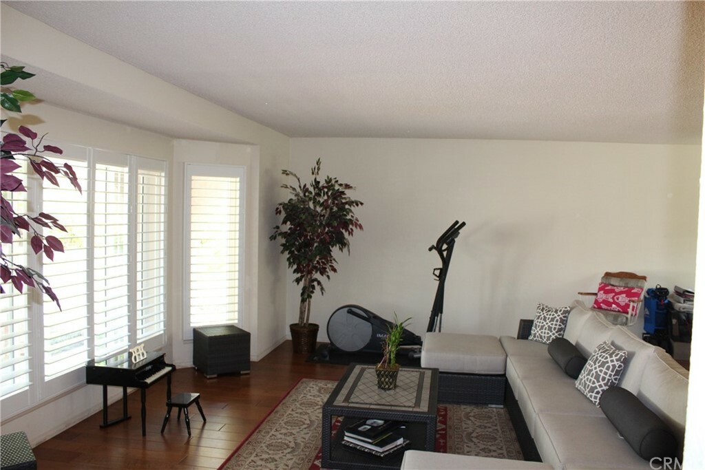 Property Photo:  1124 Hampshire Place  CA 93455 