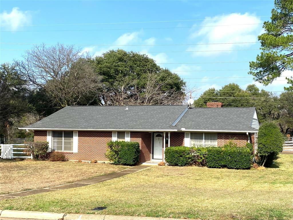 Property Photo:  1804 Michael Court  TX 76010 