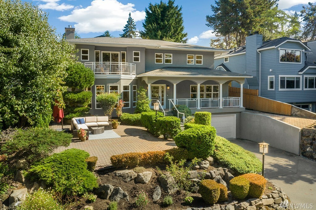 Property Photo: 3040 Magnolia Blvd W WA 98199