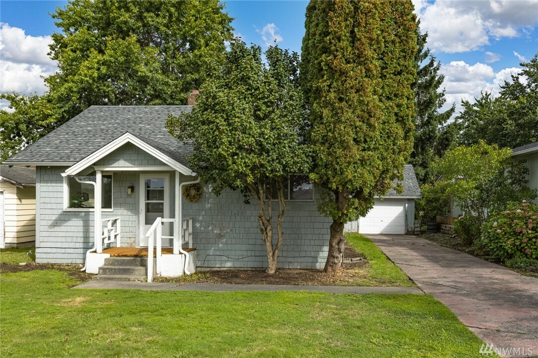 Property Photo:  311 E Main St  WA 98247 