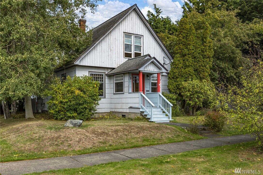 Property Photo:  2210 Washington St  WA 98225 