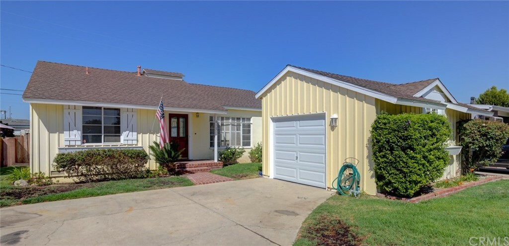 Property Photo:  815 Patronella Avenue  CA 90503 