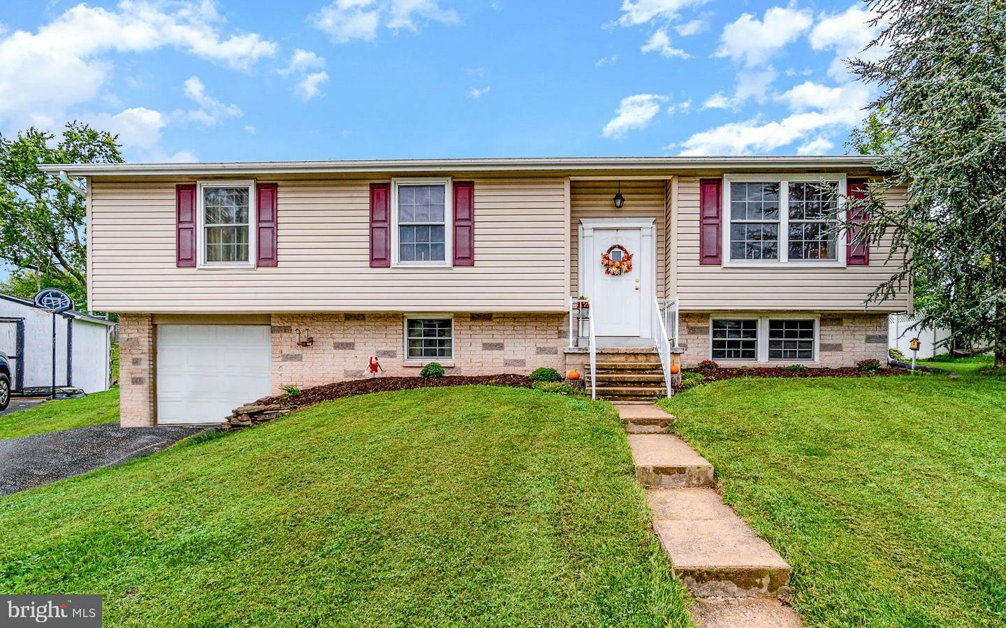 Property Photo:  115 Delwood Drive  PA 17315 