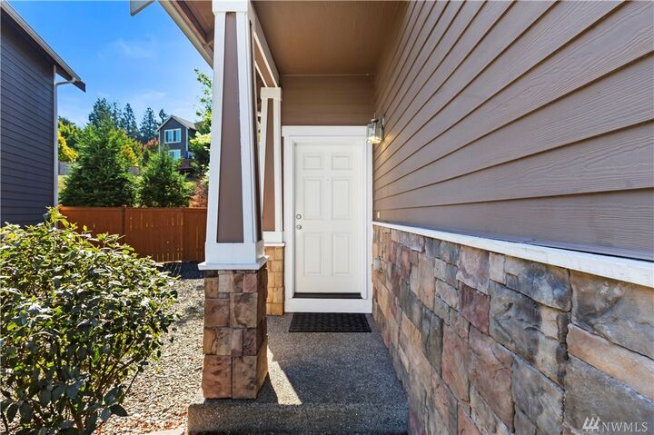 Property Photo:  4926 Diana Ct SE 9  WA 98092 